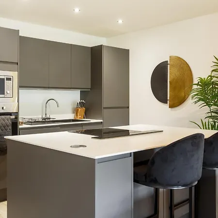 Refurbished 2026 - Exclusive Designer Penthouse With 85-inch Cinema Tv In Centre