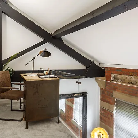 Refurbished 2026 - Exclusive Designer Penthouse With 85-inch Cinema Tv In Centre Apartamento *