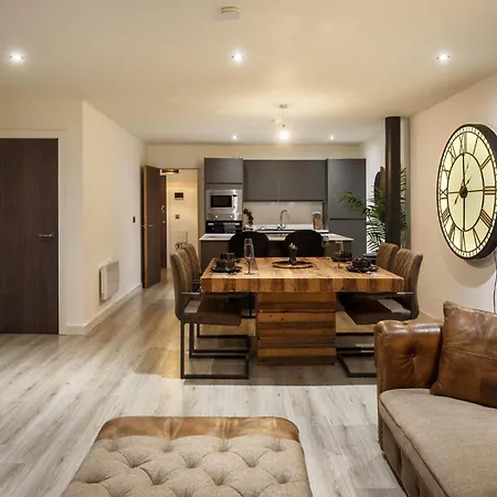 Refurbished 2026 - Exclusive Designer Penthouse With 85-inch Cinema Tv In Centre Bradford (West Yorkshire)