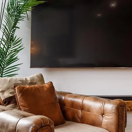 Apartamento Refurbished 2026 - Exclusive Designer Penthouse With 85-inch Cinema Tv In Centre *